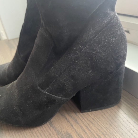 Faux Suede Zipper Side Point Toe Heeled Boots - Picture 4 of 8